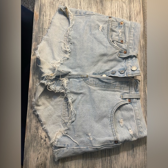 Levi’s 501 Shorts - Picture 2 of 2